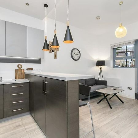 Modern 1 Bedroom Apartment In Central Woking Eksteriør billede
