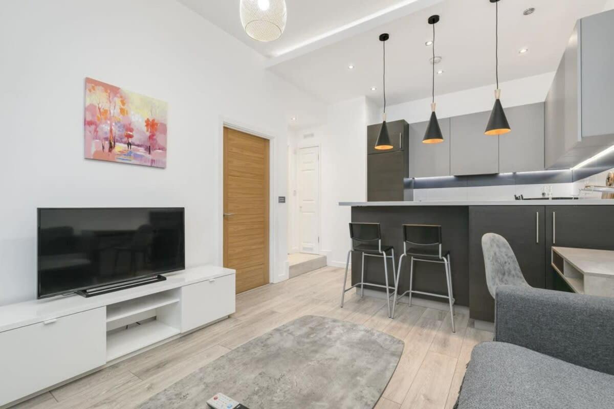 Modern 1 Bedroom Apartment In Central Woking Eksteriør billede