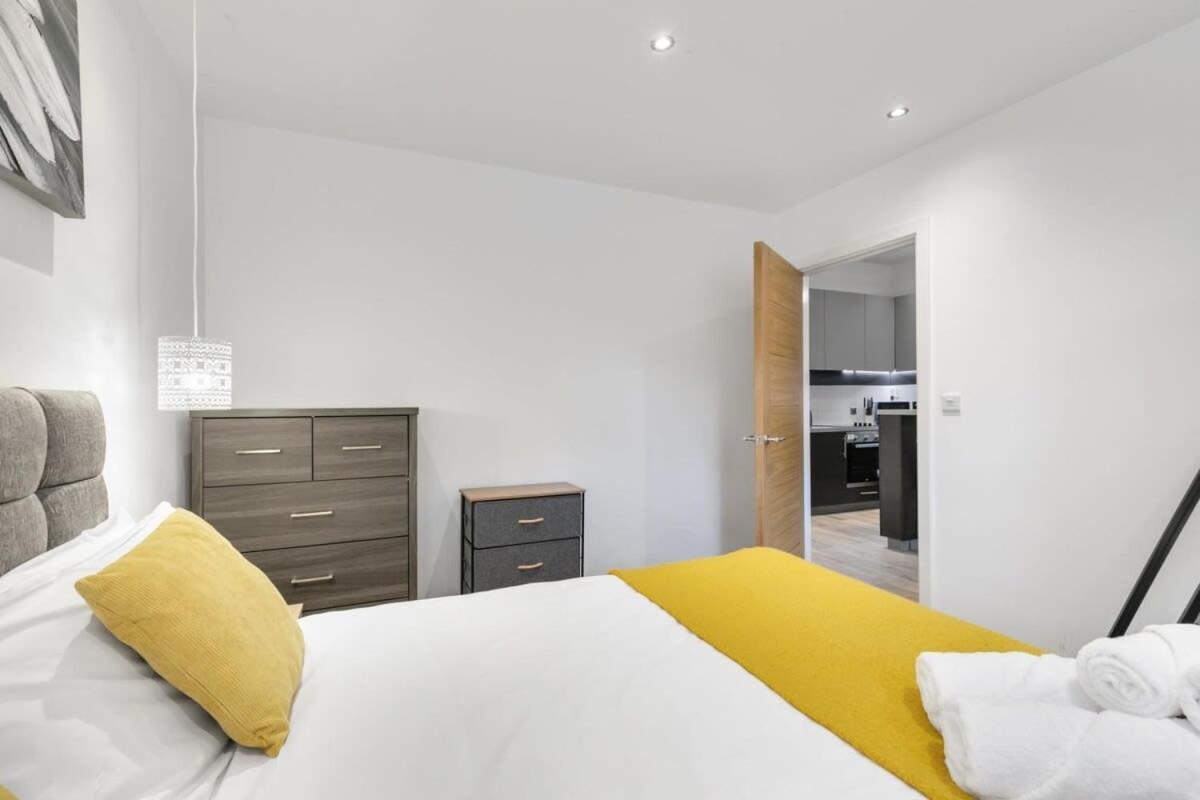 Modern 1 Bedroom Apartment In Central Woking Eksteriør billede