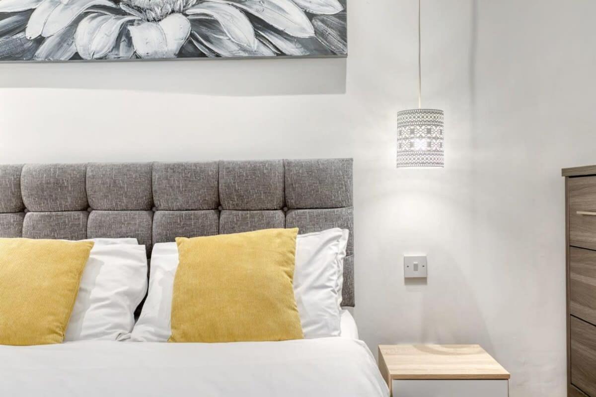 Modern 1 Bedroom Apartment In Central Woking Eksteriør billede