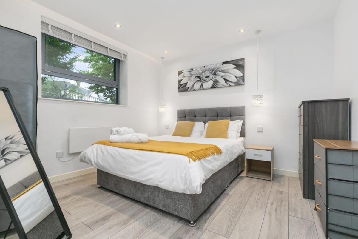 Modern 1 Bedroom Apartment In Central Woking Eksteriør billede