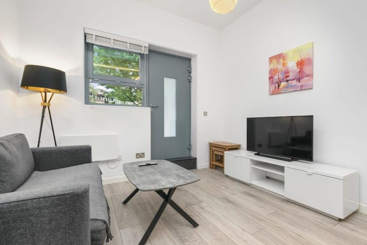 Modern 1 Bedroom Apartment In Central Woking Eksteriør billede